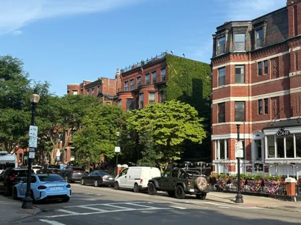 289 Newbury St APT 3, Boston, MA 02115