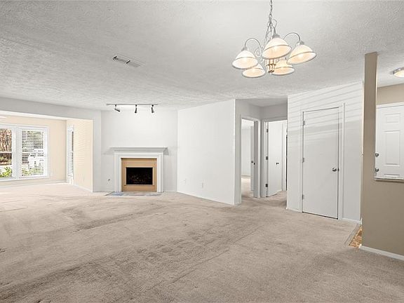 5th image of 3209 Canyon Point Cir
