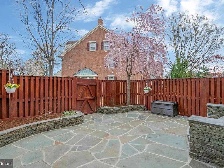 6366 Brampton Ct — Photo 13