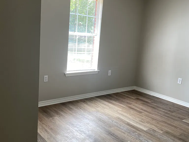 23135 Lincoln St #B — Photo 7