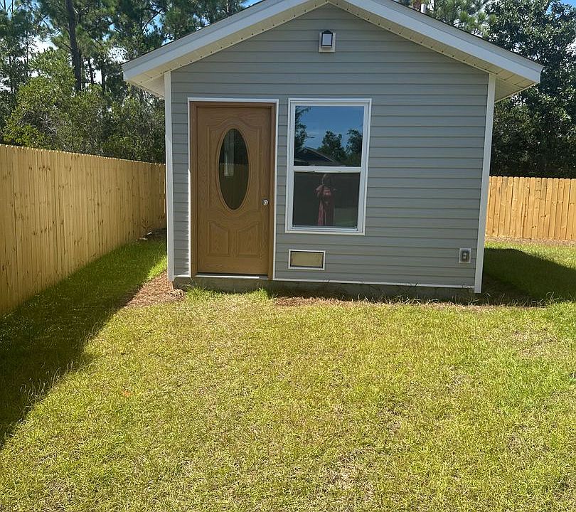 1st image of 7209B Lake Suzzanne Ln