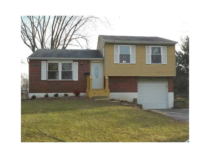 125 Wickham Farm Dr photo 1