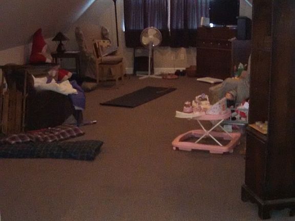 855 Sq Ft upstairs Heat& a/c