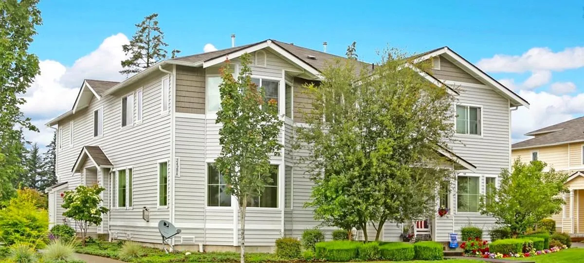2420 Simmons St — Photo 1