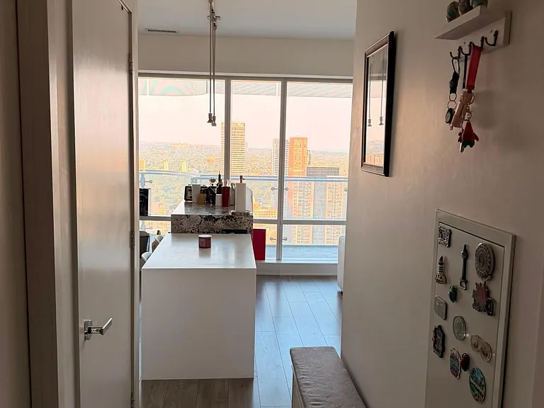 1 Bloor St E #4802 — Photo 18