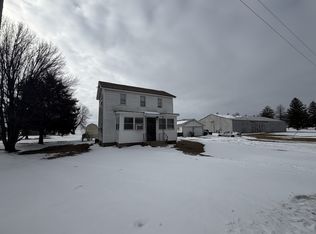 215 Grove St, Weldon, IL 61882