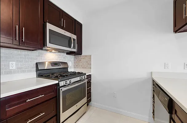 Rented by REAL New York | media 25