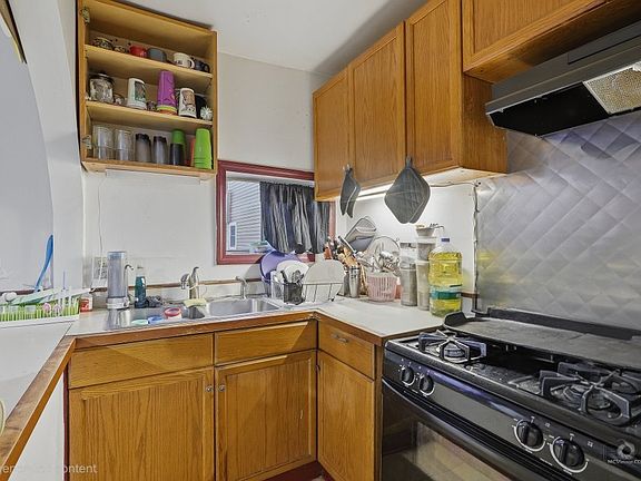 4th image of 2144 Dewey Ave