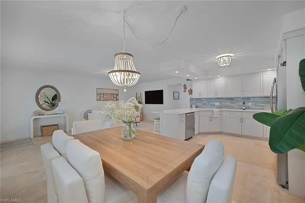 2 bed, 2.0 bath, 1060 sqft, $7,000 — Photo 4