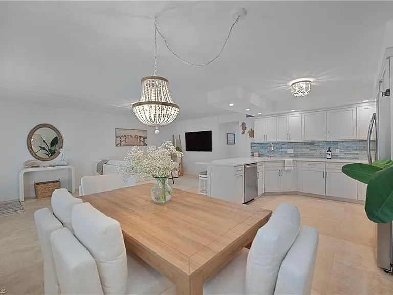 1950 Gulf Shore Blvd N #108 — Photo 4