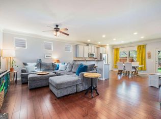 135 Village Trl, Woodstock, GA
