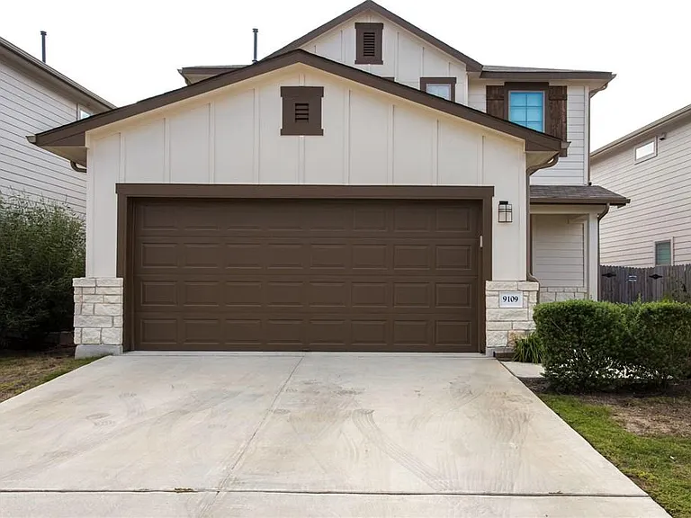 9109 Garnet Dr — Photo 2