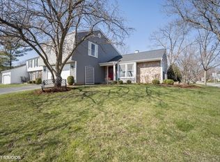 894 Newport Ct, Buffalo Grove, IL 60089