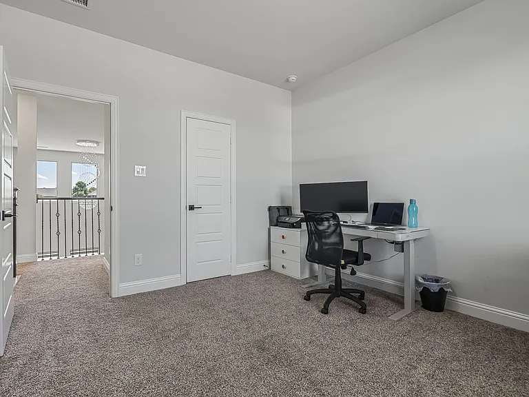 913 Gingham St — Photo 34