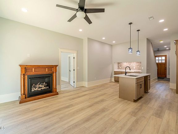 5th image of 1036 Cummings St #2