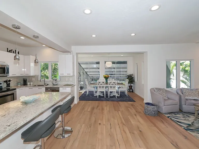 228 Van Buren Dr — Photo 4