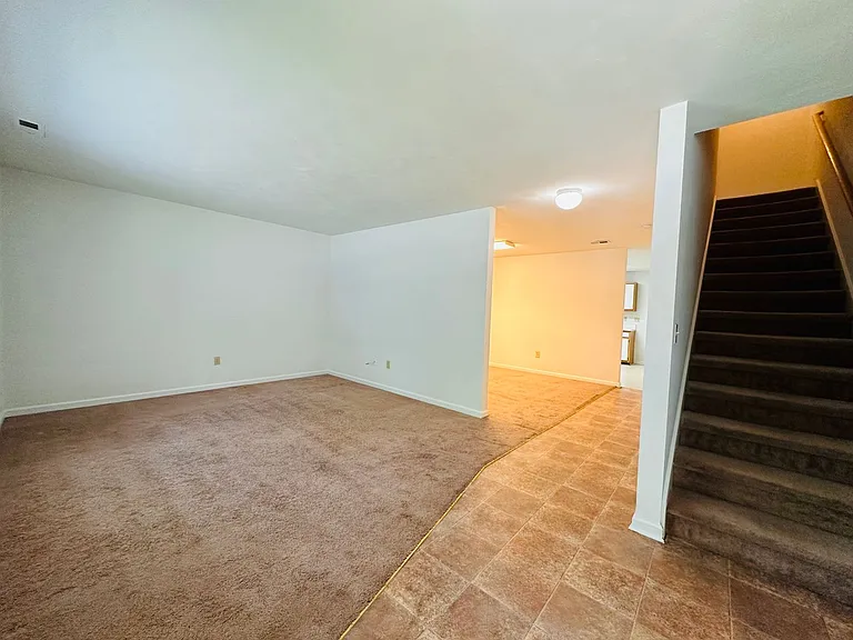 425 Janie Ln — Photo 4