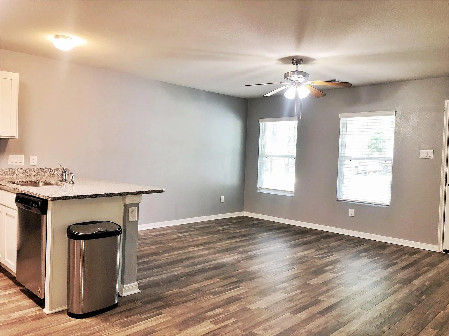 3 bed, 2.0 bath, 1120 sqft, $1,600 — Photo 4
