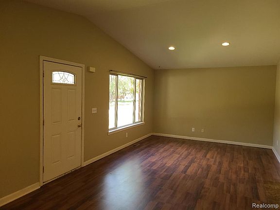 5th image of 20455 Powers Ave