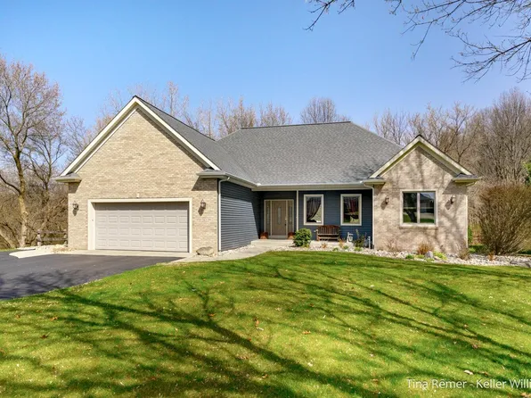 343 Hyder Circle Dr, Plainwell, MI 49080
