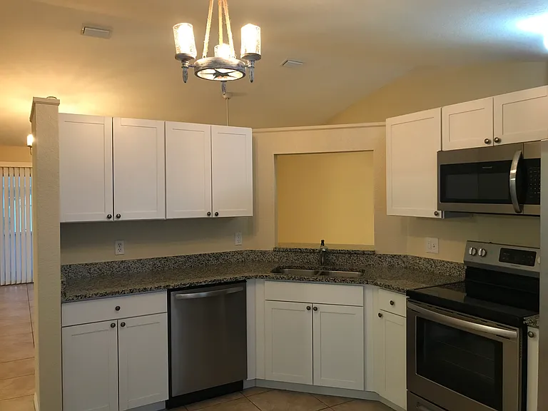750 18th Pl SW — Photo 9