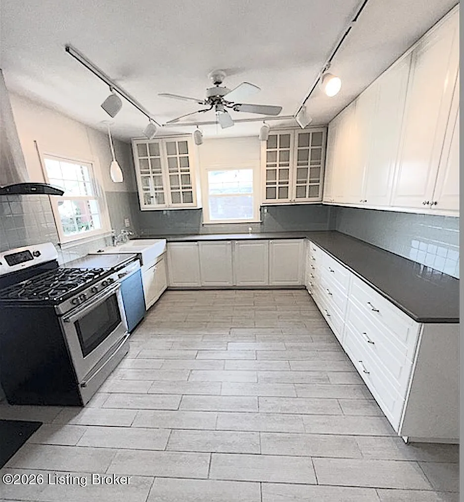 3 bed, 2.0 bath, 2678 sqft, $2,150 — Photo 1