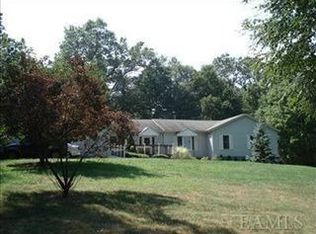 17 E Hill Rd, Cortlandt Manor, NY 10567