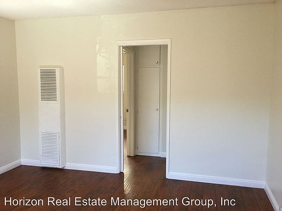 4th image of 609 W Hyde Park Blvd APT 02