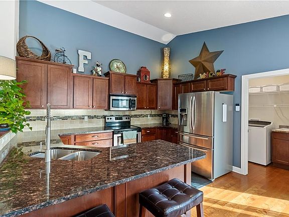 3rd image of 7322 Longboat Dr