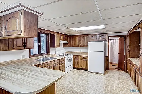 121 Leroy Ave Photo 1