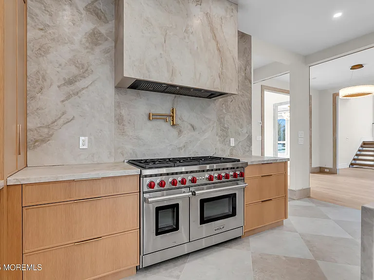 19 Clarence Ave — Photo 9