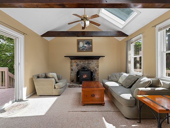 3rd image of 48 Livingston Dr