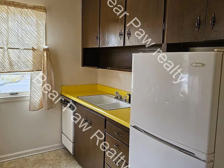 1314 E Pershing Blvd — Photo 3