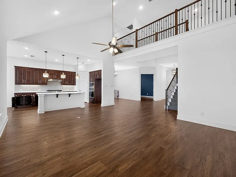 1104 Saratoga Rd — Photo 3