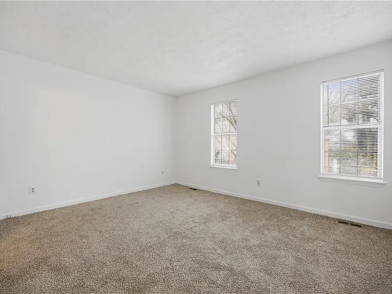 4066 Heritage Valley Ct — Photo 9