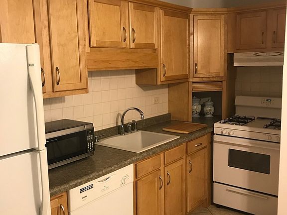 5th image of 14012 Waterbury Dr #1302