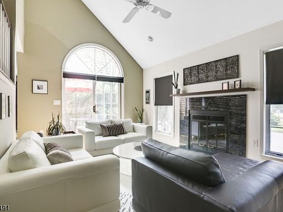 5th image of 256 Crescenzi Ct