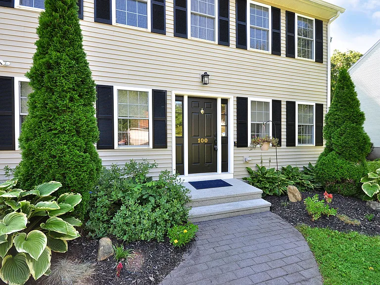 100 Ford Ln — Photo 2