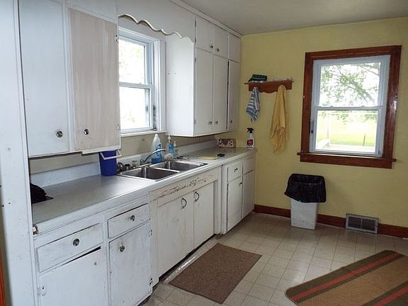 4th image of 5158 D Ave