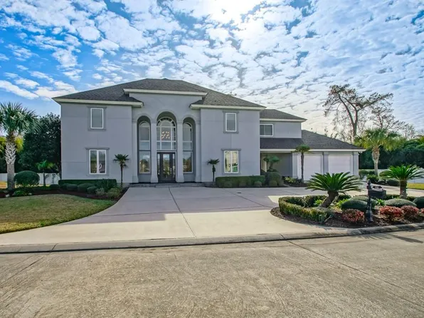 132 Pine Valley Dr, New Orleans, LA 70131