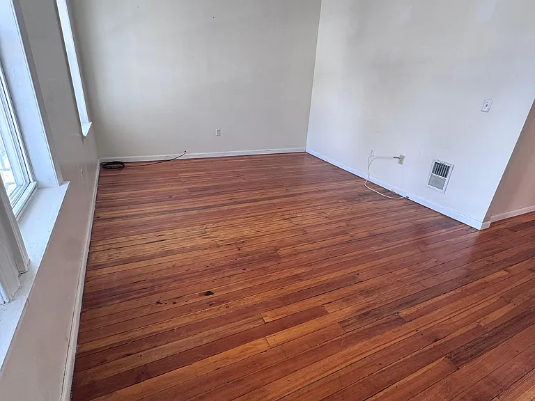 4 Gray St #2 — Photo 3