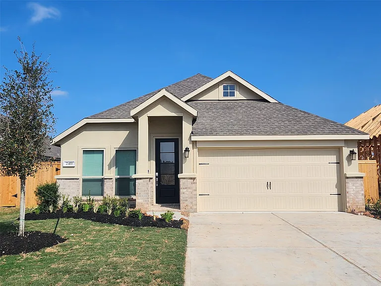 2411 Lemon Grass Dr — Photo 1