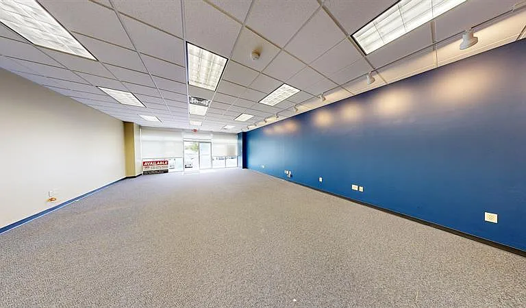 633 W Market St — Photo 2