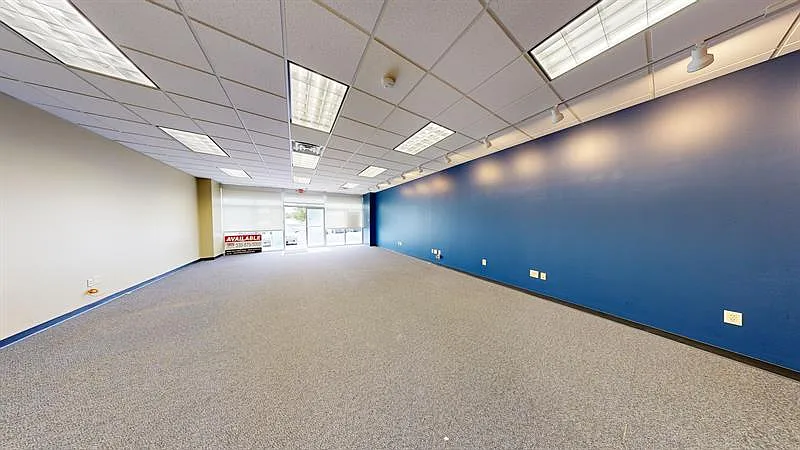 Building Photo - 633 W Market St