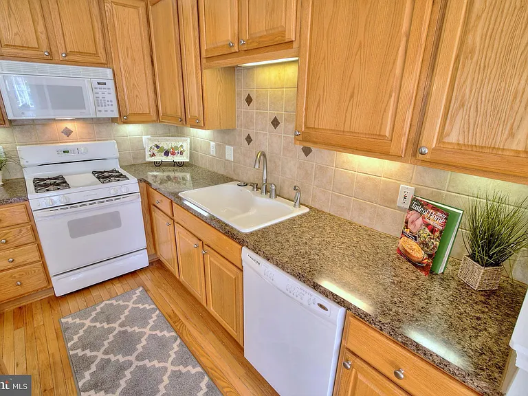 10150 Elgin Way — Photo 12