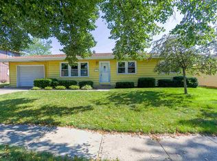 3362 Foothill Rd, Dubuque, IA 52002