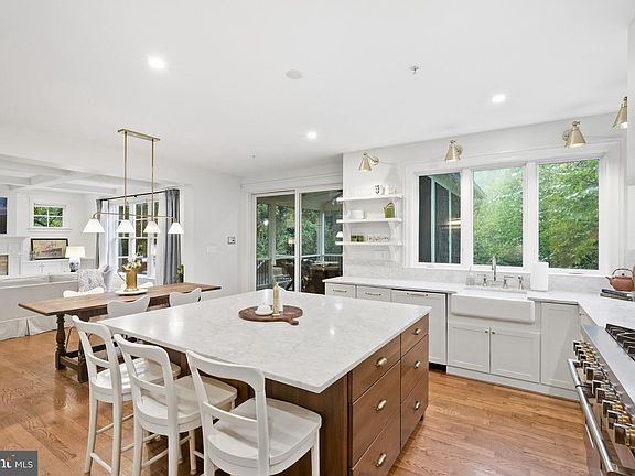 3rd image of 5813 Ipswich Rd