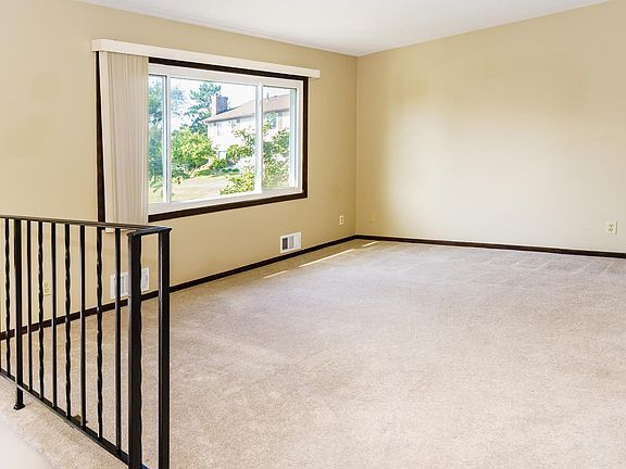 4th image of 10355 Balsam Ln