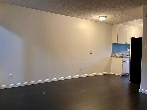2nd image of 220 S Commonwealth Ave APT 109