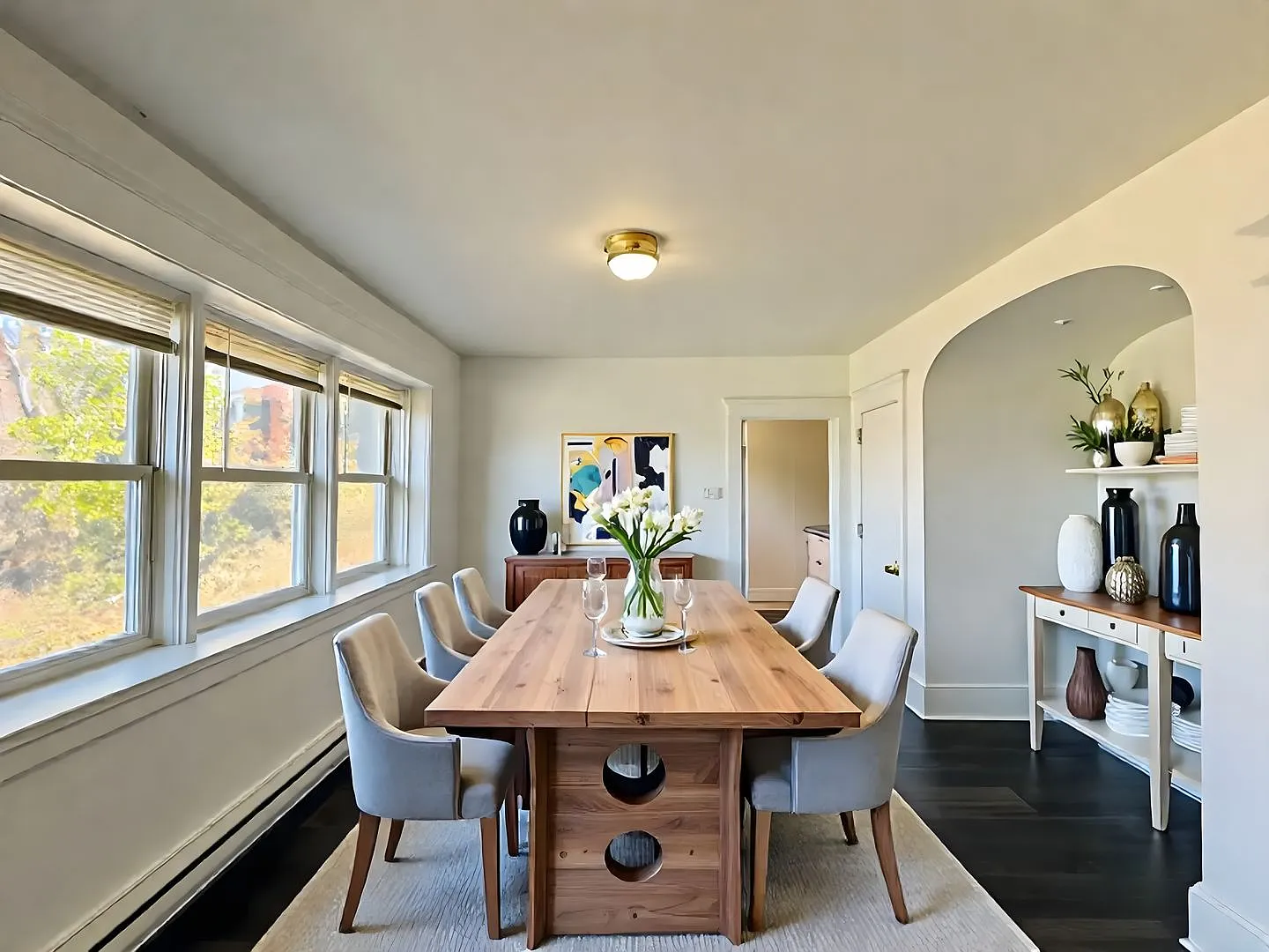 2710 Woodlawn St — Photo 2